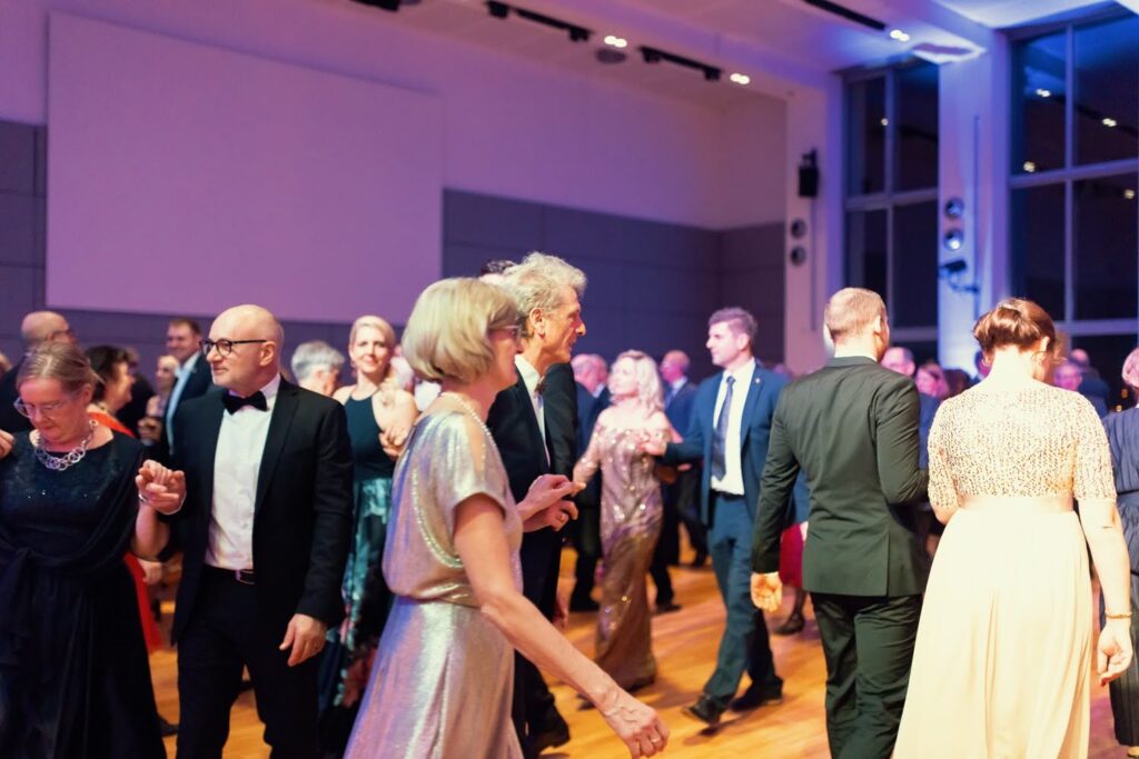 082610 - 24-01-27 - 02 - Harmonieball Schweinfurt