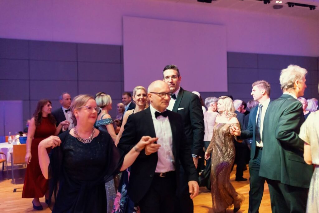 082611 - 24-01-27 - 02 - Harmonieball Schweinfurt