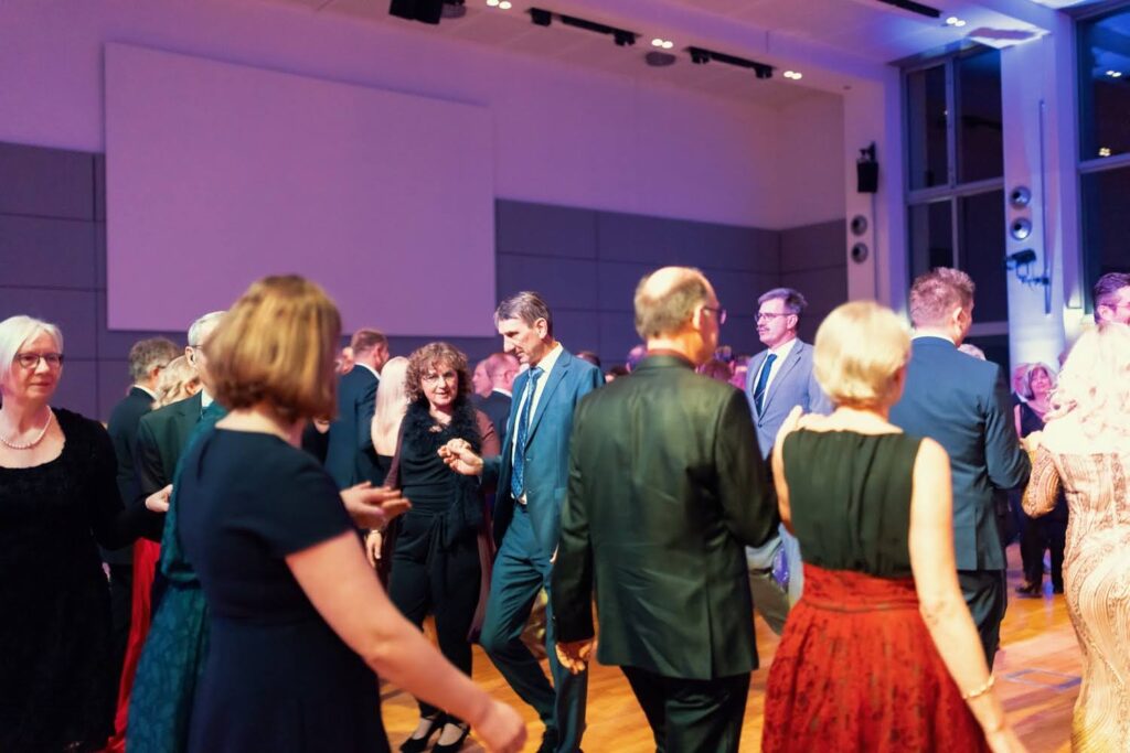 082618 - 24-01-27 - 02 - Harmonieball Schweinfurt