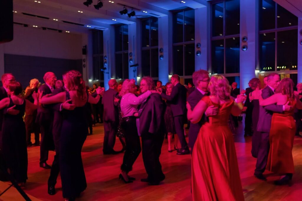 082817 - 24-01-27 - 02 - Harmonieball Schweinfurt